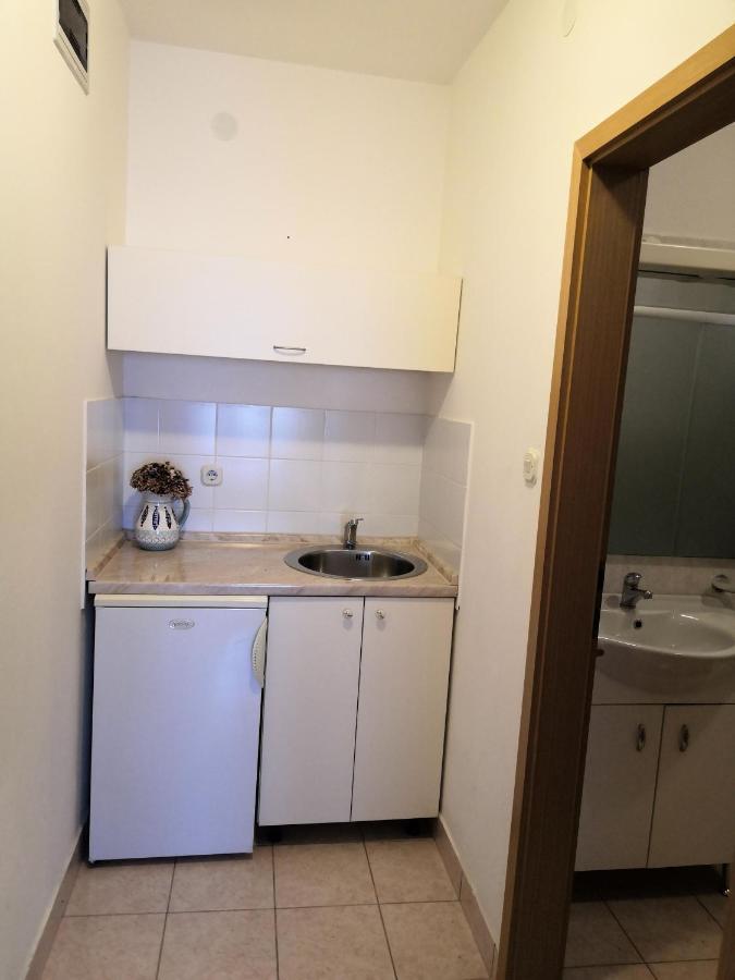 Laura And Nevio Apartments And Rooms كريس المظهر الخارجي الصورة